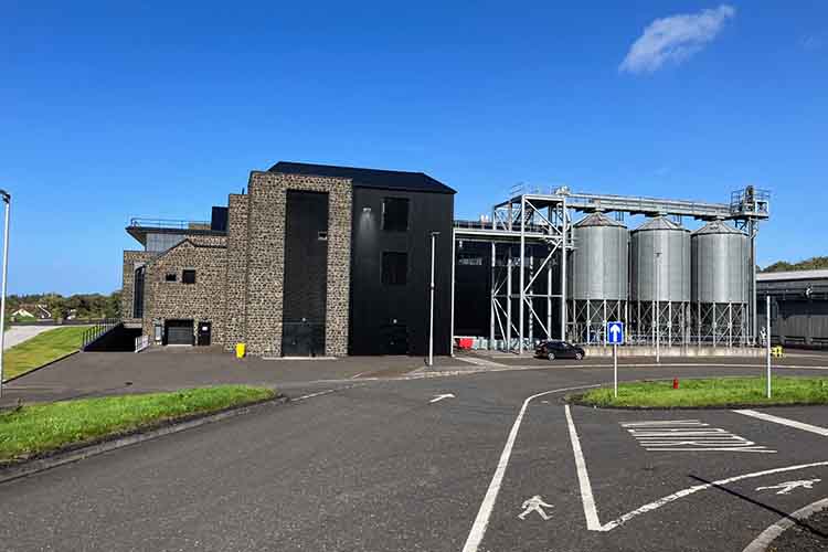 Planet Whiskies tour of the new Bushmills Distillery and the visit of the Giant Causeway.