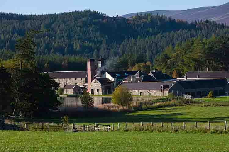 Royal Lochnager Whisky Distillery